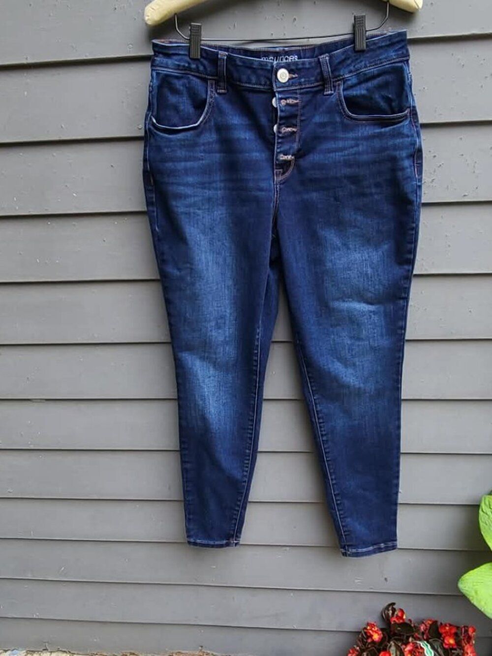 Maurices High Rise Button Fly Jeans size Large Short - Picture 5 of 9